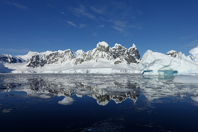 南极洲, Hidden 海湾 与山脉