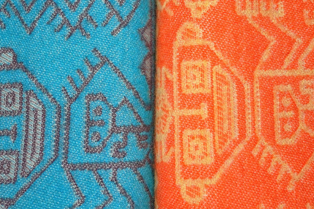 秘鲁, 橙色羊驼毯子