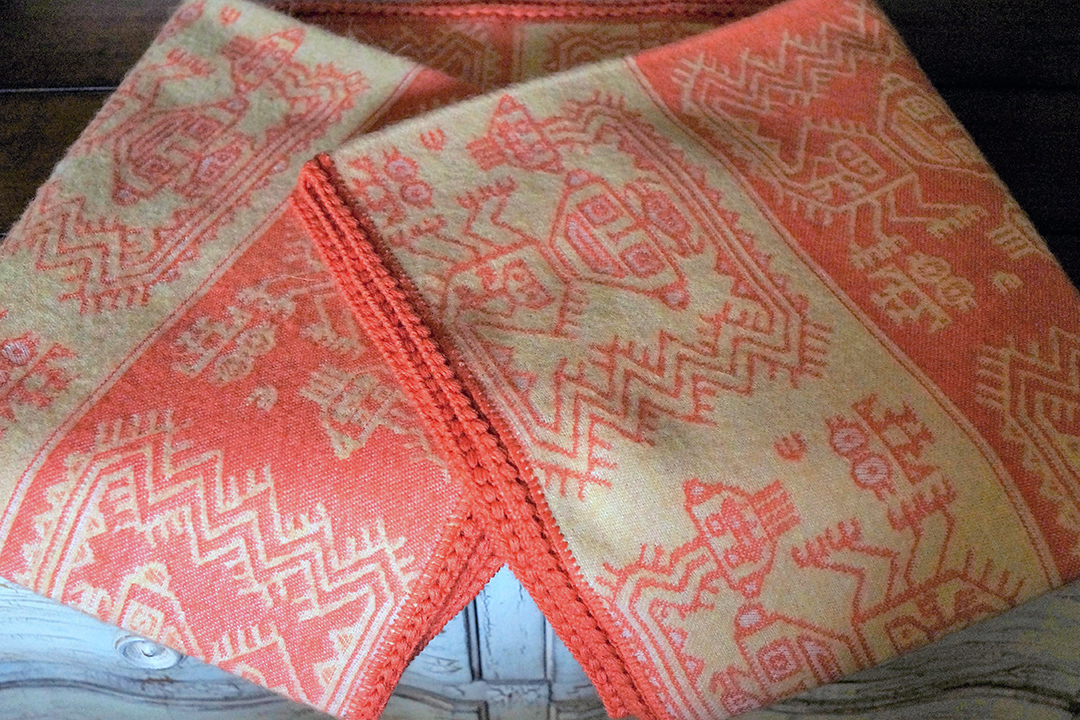 秘鲁, 橙色羊驼毯子