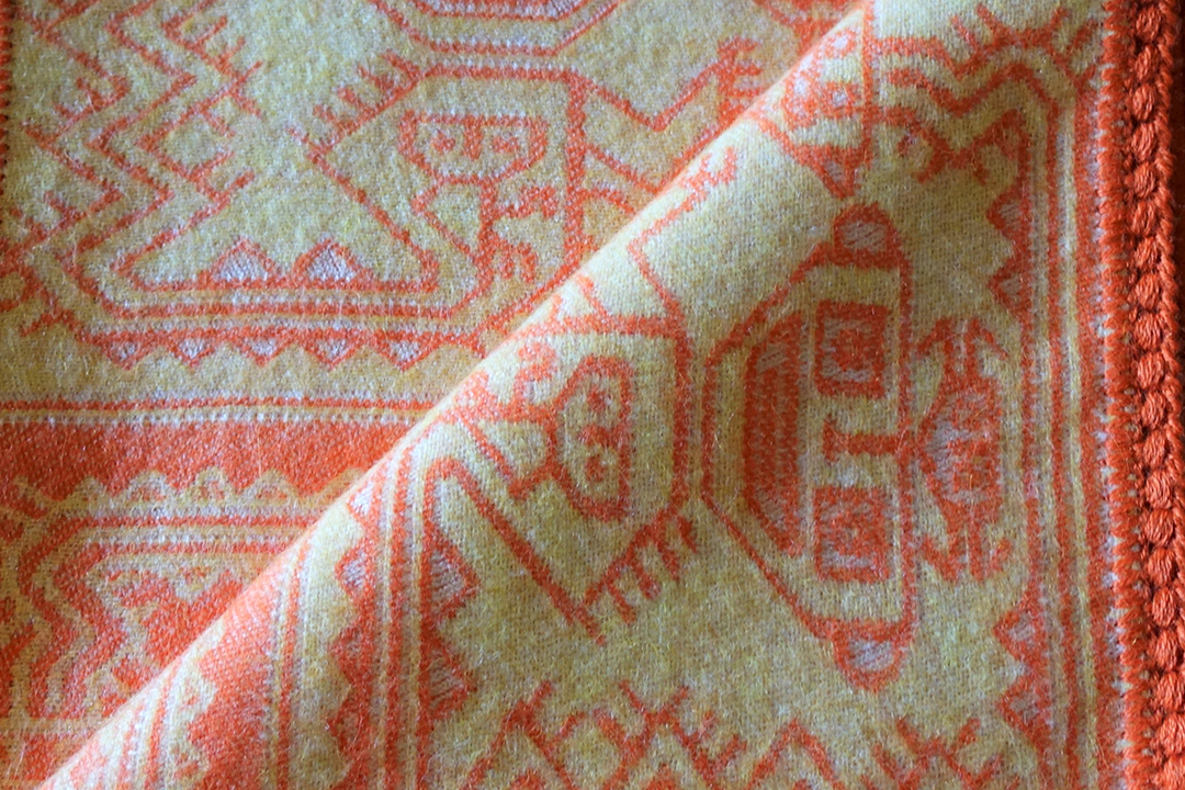 秘鲁, 橙色羊驼毯子