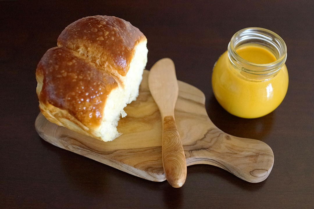 USA, Hawaii, Lilikoi Butter with Brioche
