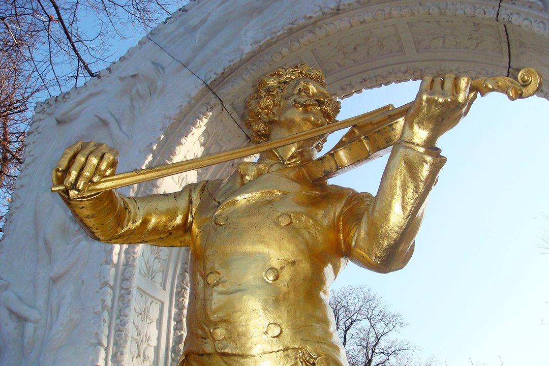 Austria, Wiedeń, Stadtpark, Pozłacany Pomnik Johanna Straussa