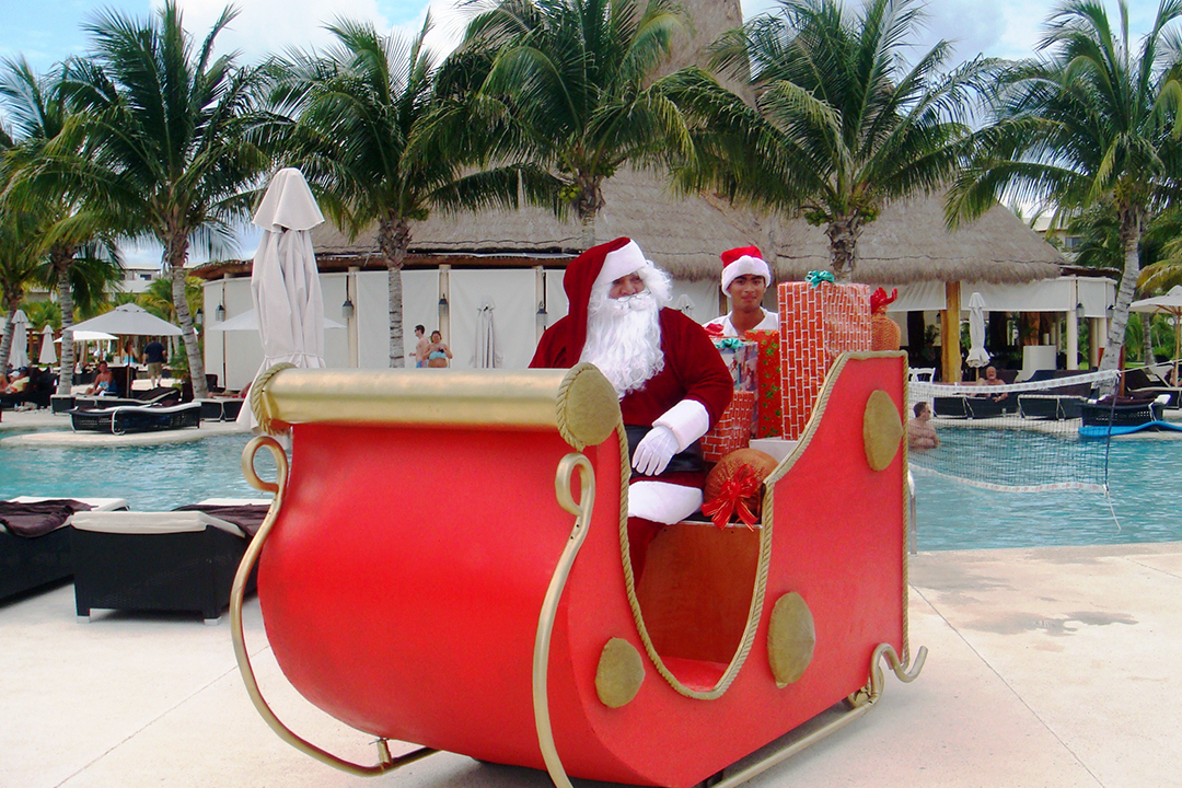 Mexico, Secrets Maroma Beach Resort, Santa Clause