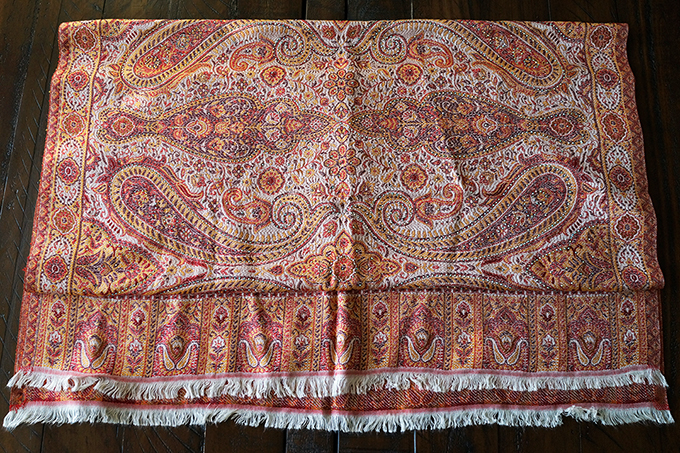 Indie, Różowy Szal z Paszminy