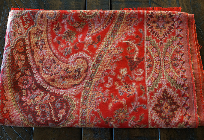 Indie, Czerwony Szal